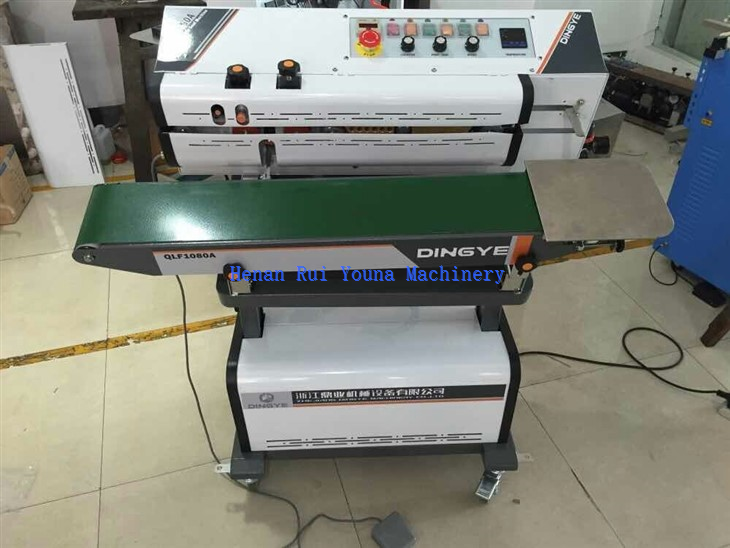 Continuous Vacuum Sealing Machine